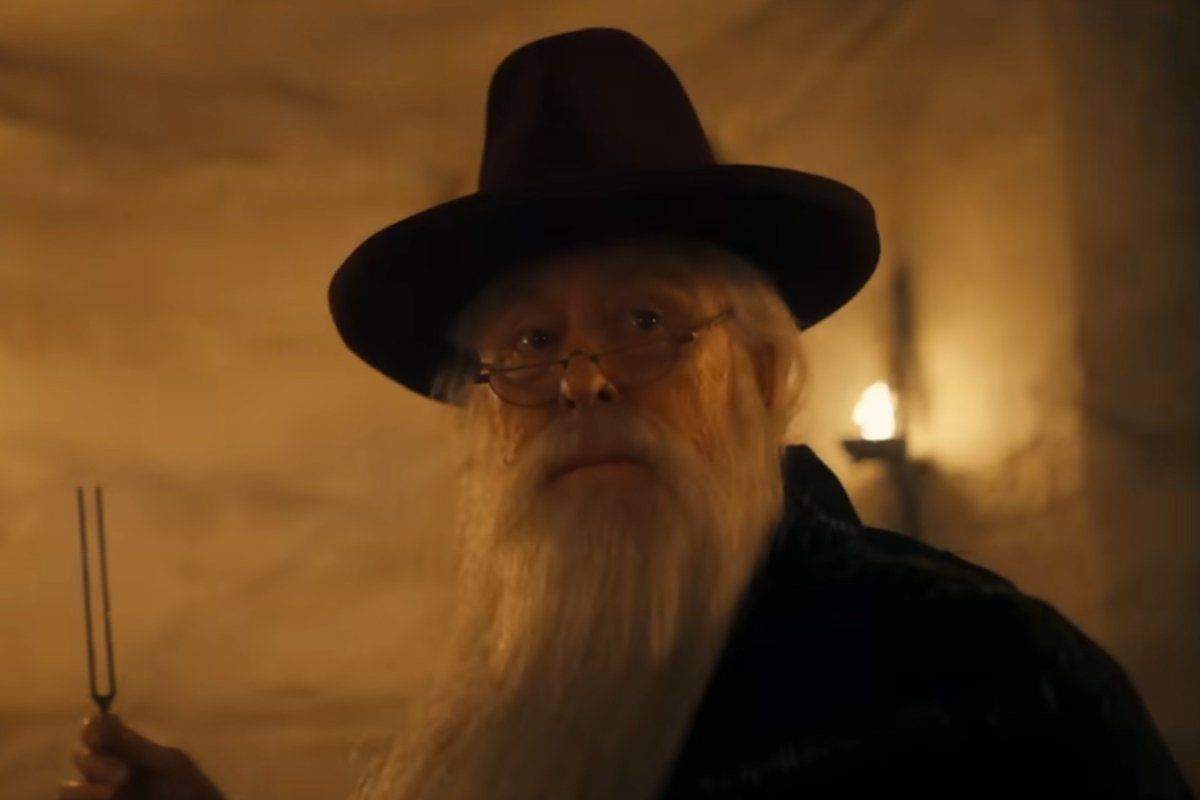 Узнайте, каким будет новый Дамблдор в сериале про Гарри Поттера Альбус Дамблдор из нового сериала про Гарри Поттера в образе мудрого директора Хогвартса