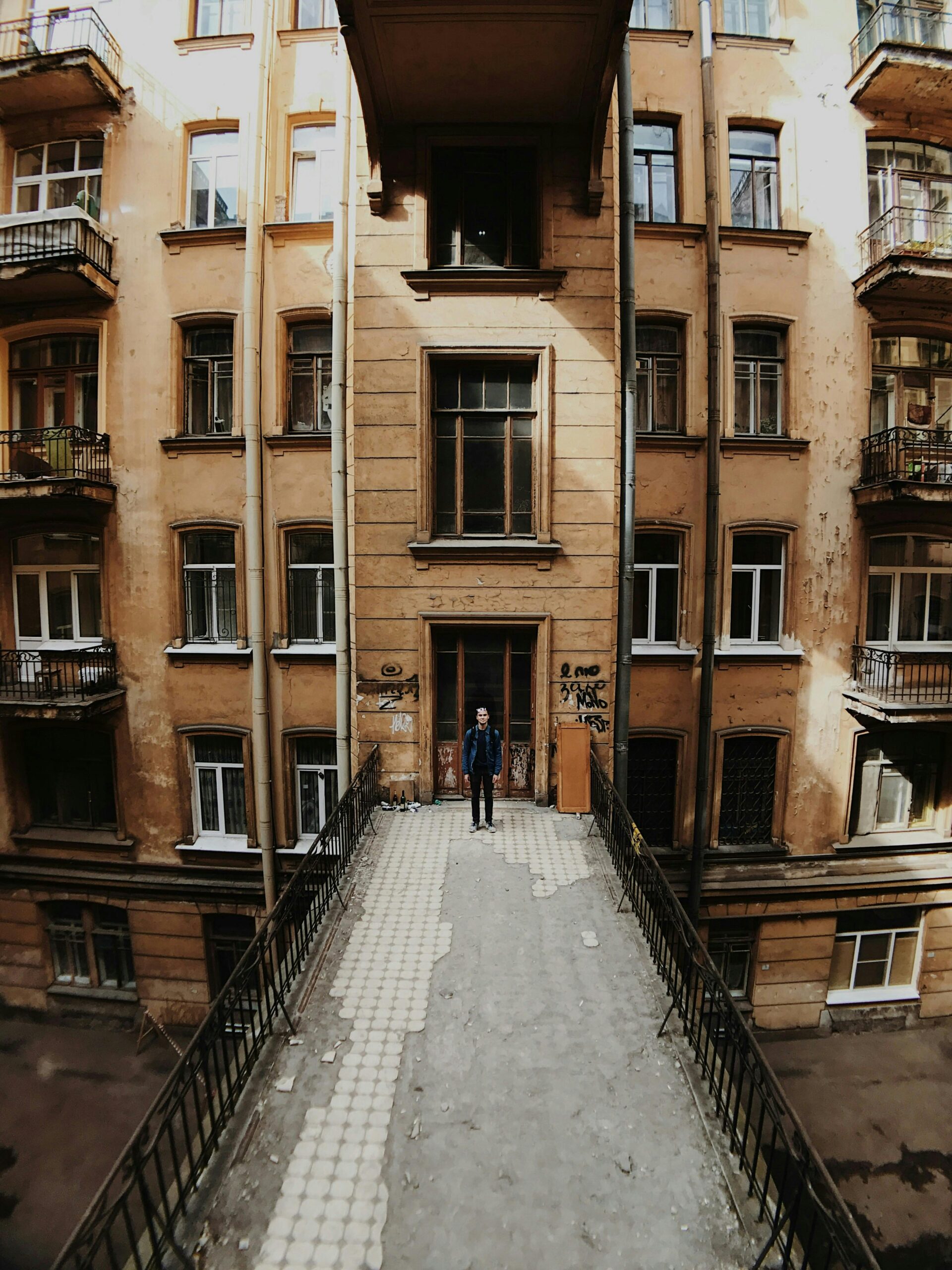 Петербург — скульптура на доме Скульптурная деталь на фасаде дома