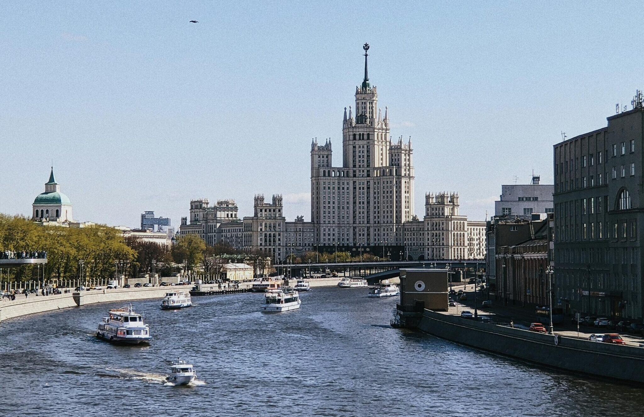 Главное здание Гостиницы Украина — сталинская высотка