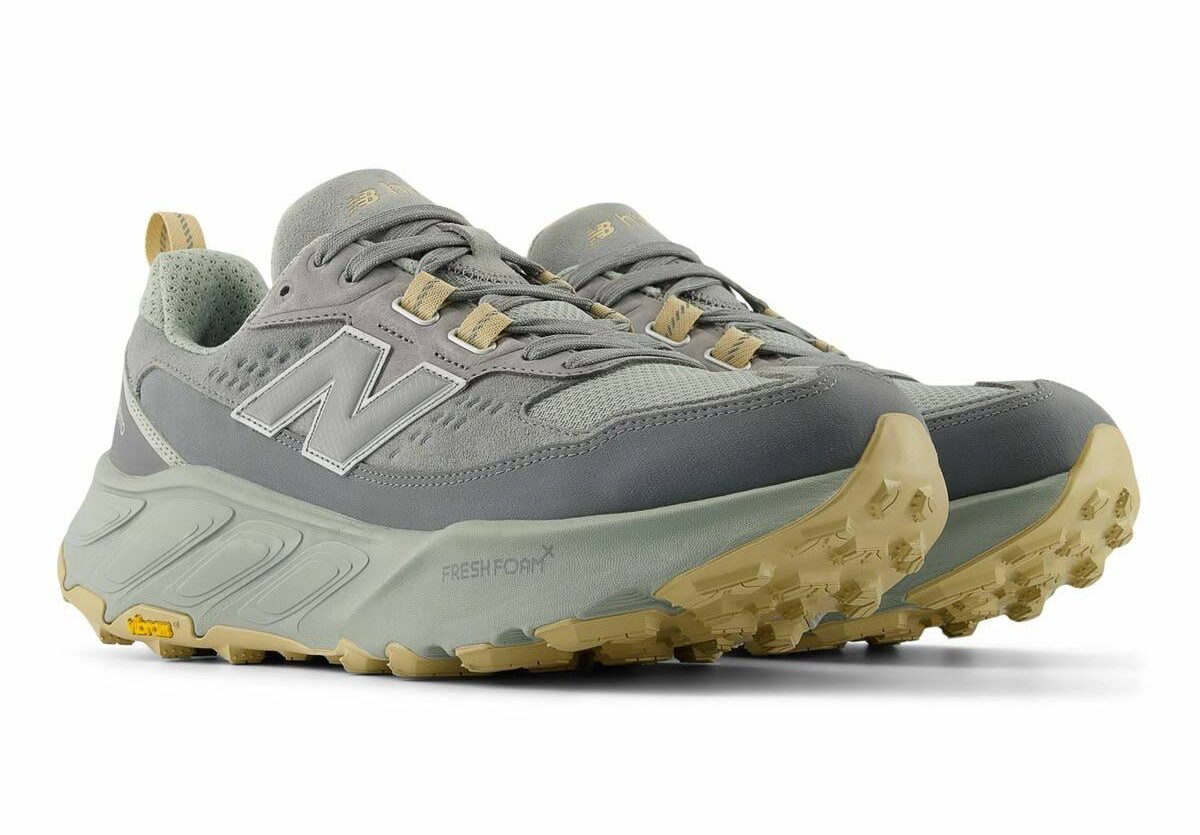 Кроссовки new balance на белом фоне Кроссовки new balance на белом фоне